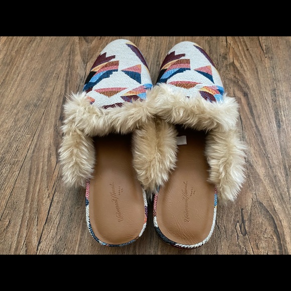 Universal Thread Sandals - Picture 3 of 7